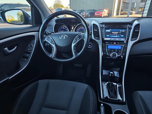 Hyundai I 30 1.6 GDi Comfort | Automaat | Camera | Stoelverwarming | Navi | Cruise | All-seasons | Rijklaar |