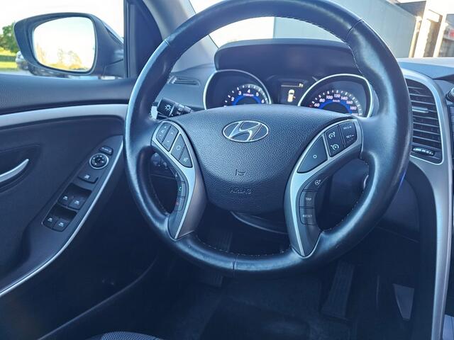Hyundai I 30 1.6 GDi Comfort | Automaat | Camera | Stoelverwarming | Navi | Cruise | All-seasons | Rijklaar |