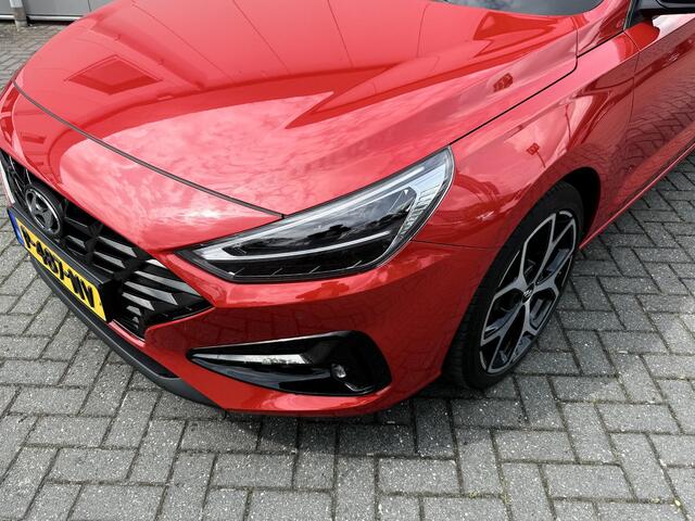 Hyundai I 30 Wagon 1.5 T-GDi MHEV Premium / 18" N velgen / Trekhaak afneembaar 1410 kg / Vol leder / Stoelverwarming en verkoeling / Stuurwiel verwarming / Navigatie / Full LED / Elektrische stoelverstelling / Achteruitrijcamera /