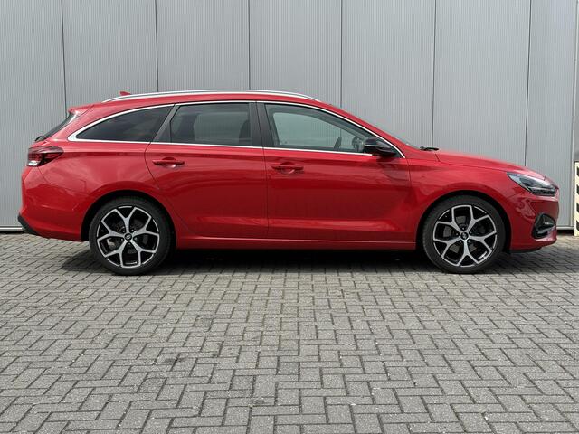 Hyundai I 30 Wagon 1.5 T-GDi MHEV Premium / 18" N velgen / Trekhaak afneembaar 1410 kg / Vol leder / Stoelverwarming en verkoeling / Stuurwiel verwarming / Navigatie / Full LED / Elektrische stoelverstelling / Achteruitrijcamera /