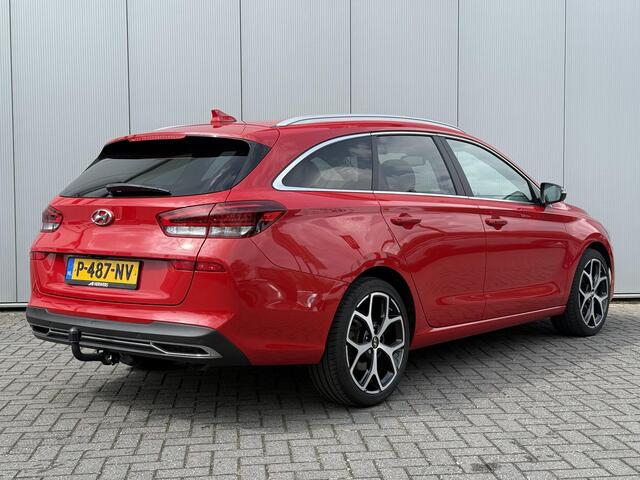 Hyundai I 30 Wagon 1.5 T-GDi MHEV Premium / 18" N velgen / Trekhaak afneembaar 1410 kg / Vol leder / Stoelverwarming en verkoeling / Stuurwiel verwarming / Navigatie / Full LED / Elektrische stoelverstelling / Achteruitrijcamera /