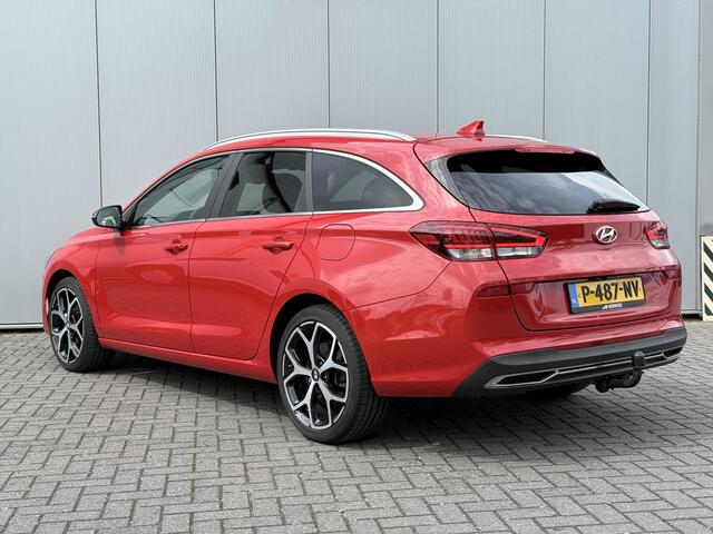 Hyundai I 30 Wagon 1.5 T-GDi MHEV Premium / 18" N velgen / Trekhaak afneembaar 1410 kg / Vol leder / Stoelverwarming en verkoeling / Stuurwiel verwarming / Navigatie / Full LED / Elektrische stoelverstelling / Achteruitrijcamera /
