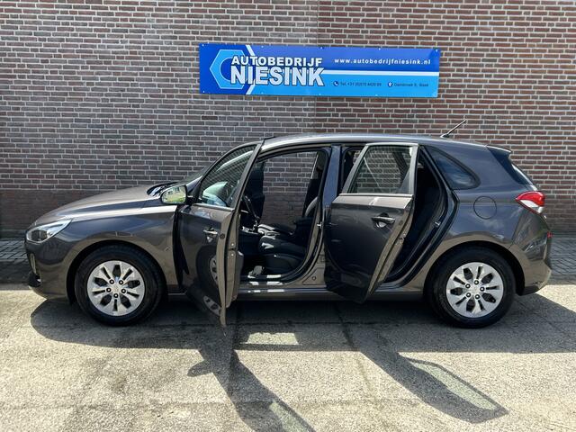Hyundai I 30 1.4 i-Drive Cruise/Stoelverwarming/PDC