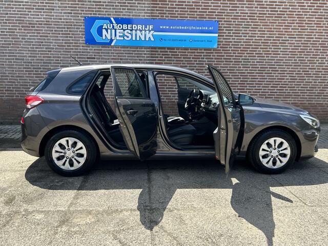 Hyundai I 30 1.4 i-Drive Cruise/Stoelverwarming/PDC
