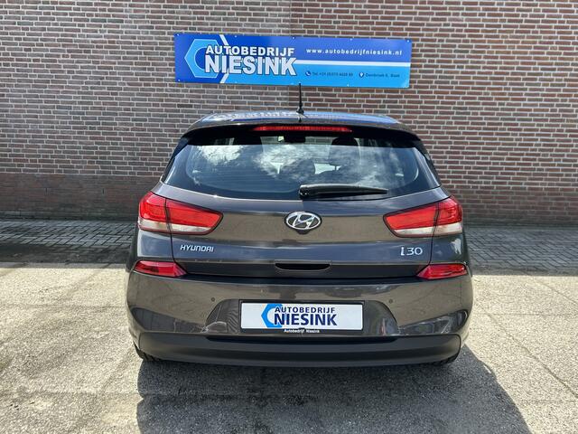 Hyundai I 30 1.4 i-Drive Cruise/Stoelverwarming/PDC