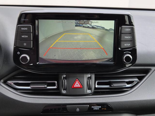 Hyundai I 30 1.0 T-GDi MHEV Comfort / Navigatie via Apple Carplay of Android Auto / Stuur- & Stoelverwarming / Achteruitrijcamera / Cruise control / Keyless Entry/Start / Climate control / Parkeersensoren achter /