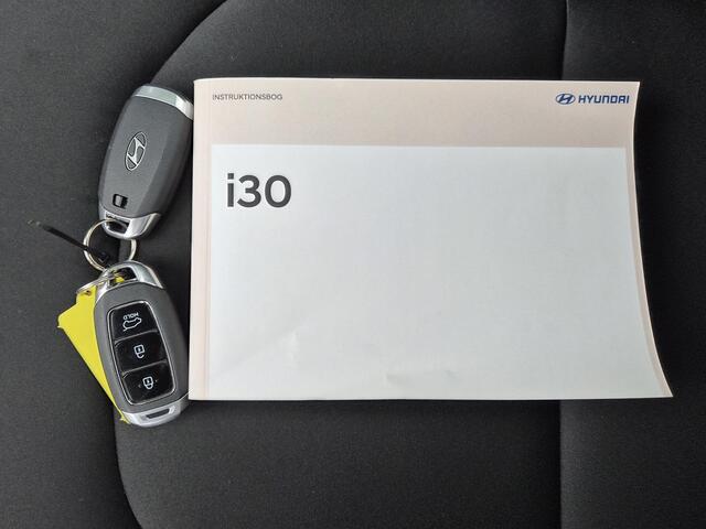 Hyundai I 30 1.0 T-GDi MHEV Comfort Smart / Fabrieksgarantie tot 07-2029 / Dealer onderhouden / All season banden / Stuur- & Stoelverwarming / Adaptief cruise control / Achteruitrijcamera / Keyless Entry/Start / Climate control / Apple Carplay Android Auto /