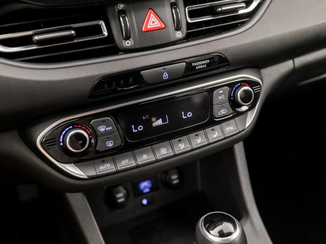 Hyundai I 30 Wagon 1.0 T-GDi MHEV Comfort Smart Automaat (APPLE CARPLAY, 1e EIGENAAR, GROOT NAVI, CAMERA, CLIMATE, SPORTSTOELEN, GETINT GLAS, CRUISE, NIEUWE APK, NIEUWSTAAT)