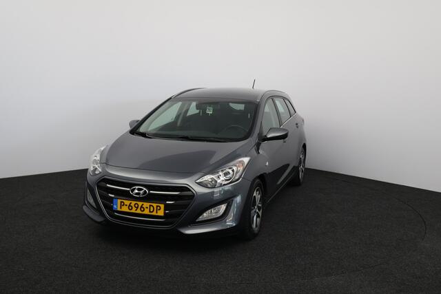 Hyundai I 30 CW 1.4 i-Drive/ Stoel + Stuurverw./ 16'' LMV/ Airco/ Cruise/ Elek. pakket/ Isofix/ Bluetooth/ Armsteun/ Multi. LEDER. Stuur/ Mistl./ PDC/ LED Dagrijverl.
