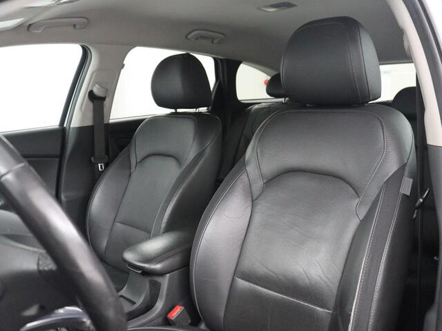 Hyundai I 30 Wagon 1.5 T-GDi MHEV Premium | Leder | Stuur/stoel verwarming | Stoel ventilatie | Cruise control | Lane assist | Camera | Park assist | Climate control | Trekhaak