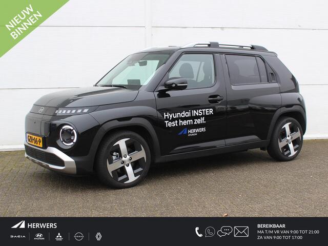 Hyundai INSTER Evolve Sky 49 kWh / Navigatie + Apple Carplay/Android Auto / Stoel- & Stuurverwarming / 360* Camera / Cruise Control Adaptief / Elektrisch Schuif-/Kanteldak /