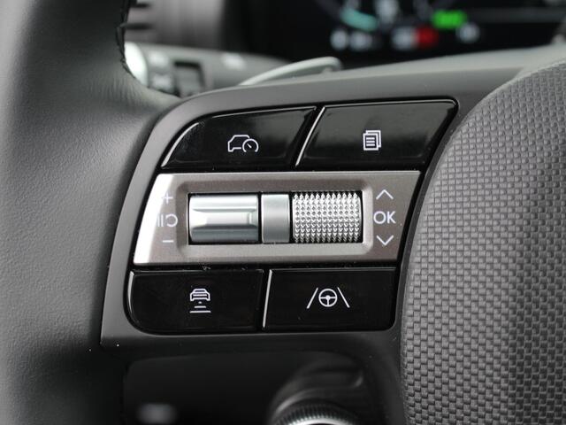 Hyundai INSTER Evolve Sky 49 kWh / Navigatie + Apple Carplay/Android Auto / Stoel- & Stuurverwarming / 360* Camera / Cruise Control Adaptief / Elektrisch Schuif-/Kanteldak /