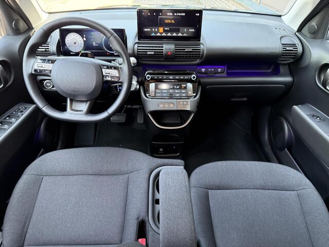 Hyundai INSTER Evolve 49 kWh Winter+Techpack / Stuur+Stoel Verwarming / Achterbank Verschuifbaar / Adaptive Cruise / 360º Camera / Keyless /