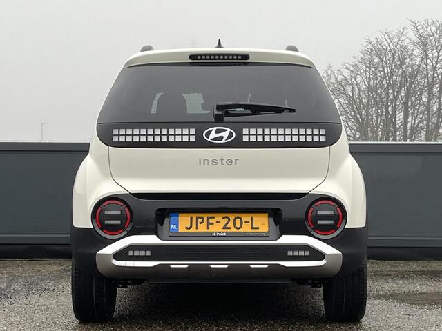 Hyundai INSTER Evolve Sky 49kWh 116pk | ¤2.520 KORTING | 360° CAMERA | STOELVERW. | PARKEERSENSOREN VOOR & ACHTER | SCHUIF/KANTELDAK |