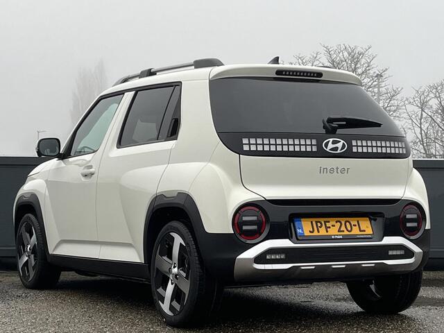 Hyundai INSTER Evolve Sky 49kWh 116pk | ¤2.520 KORTING | 360° CAMERA | STOELVERW. | PARKEERSENSOREN VOOR & ACHTER | SCHUIF/KANTELDAK |