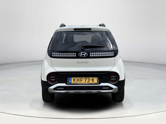 Hyundai INSTER Evolve Sky 49 kWh | Winter Pack | Apple Carplay/Android Auto | Achteruitrijcamera | Batterijverwarming | Schuif/kantel dakje | Adaptief Cruise Control | Stoel/stuurverwarming |