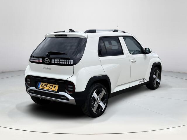 Hyundai INSTER Evolve Sky 49 kWh | Winter Pack | Apple Carplay/Android Auto | Achteruitrijcamera | Batterijverwarming | Schuif/kantel dakje | Adaptief Cruise Control | Stoel/stuurverwarming |