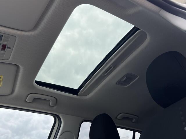 Hyundai INSTER Evolve Sky 49 kWh | Winter Pack | Apple Carplay/Android Auto | Achteruitrijcamera | Batterijverwarming | Schuif/kantel dakje | Adaptief Cruise Control | Stoel/stuurverwarming |