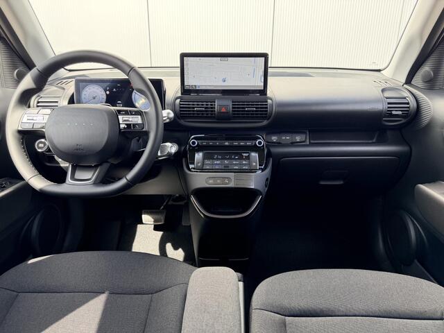 Hyundai INSTER Evolve 49 kWh LED Verlichting / 17 Inch / Dynamische Navigatie / Achteruitrijcamera / Parkeersensoren Voor + Achter /