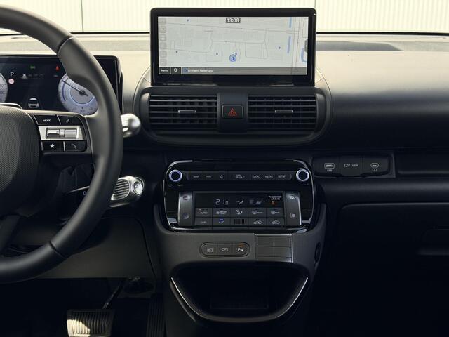 Hyundai INSTER Evolve 49 kWh LED Verlichting / 17 Inch / Dynamische Navigatie / Achteruitrijcamera / Parkeersensoren Voor + Achter /