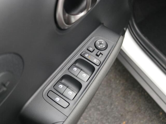 Hyundai INSTER Evolve Sky 49 kWh / ¤3000,- Voordeel / Snel Leverbaar / Warmtepomp / Stoel- & Stuurverwarming / Climate Control / Adaptive Cruise Control / / 3 Fase /