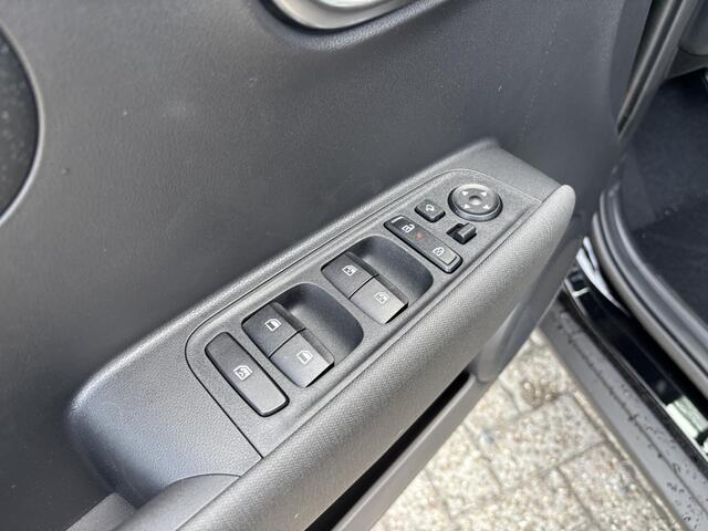 Hyundai INSTER Pulse Advanced 42 kWh | WK Deal | Uit voorraad leverbaar! | Schuif-/kanteldak | Adaptieve cruise control | Stoel- en stuurverwarming | 17 inch lichtmetalen velgen | Climate control | AppleCarplay en Android Auto
