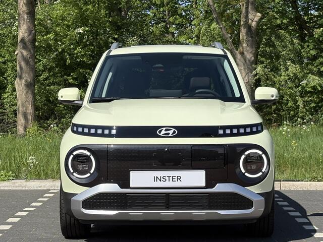 Hyundai INSTER Evolve Sky 49 kWh | UIT VOORRAAD LEVERBAAR | 360 CAMERA | STOELVERWARMING | SENSOREN VOOR & ACHTER | SCHUIF/-KANTEL DAK |