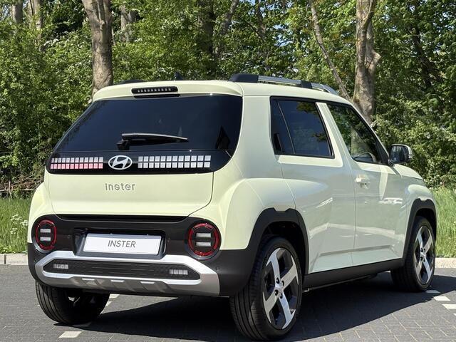 Hyundai INSTER Evolve Sky 49 kWh | UIT VOORRAAD LEVERBAAR | 360 CAMERA | STOELVERWARMING | SENSOREN VOOR & ACHTER | SCHUIF/-KANTEL DAK |