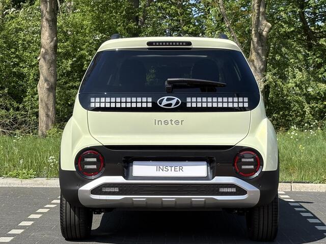 Hyundai INSTER Evolve Sky 49 kWh | UIT VOORRAAD LEVERBAAR | 360 CAMERA | STOELVERWARMING | SENSOREN VOOR & ACHTER | SCHUIF/-KANTEL DAK |