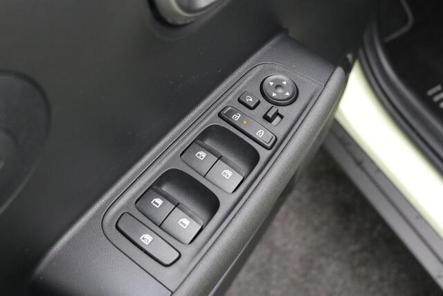 Hyundai INSTER Evolve 49 kWh / 1ste Eigenaar / Navigatie / Adaptieve Cruise Control / NL Auto / Fabrieksgarantie / Keyless Entry / 17" LMV / Dakrails / Historie aanwezig /