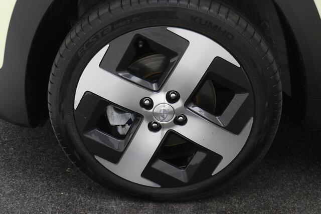 Hyundai INSTER Evolve 49 kWh / 1ste Eigenaar / Navigatie / Adaptieve Cruise Control / NL Auto / Fabrieksgarantie / Keyless Entry / 17" LMV / Dakrails / Historie aanwezig /