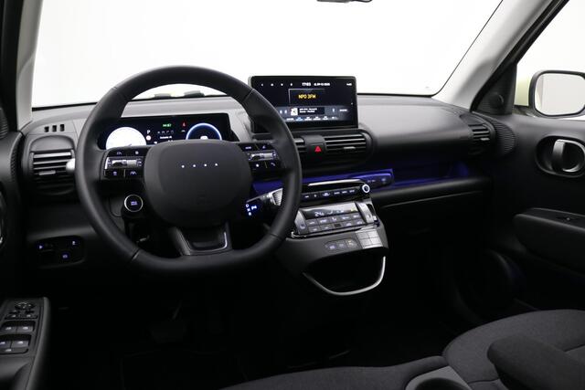 Hyundai INSTER Evolve 49 kWh / 1ste Eigenaar / Navigatie / Adaptieve Cruise Control / NL Auto / Fabrieksgarantie / Keyless Entry / 17" LMV / Dakrails / Historie aanwezig /