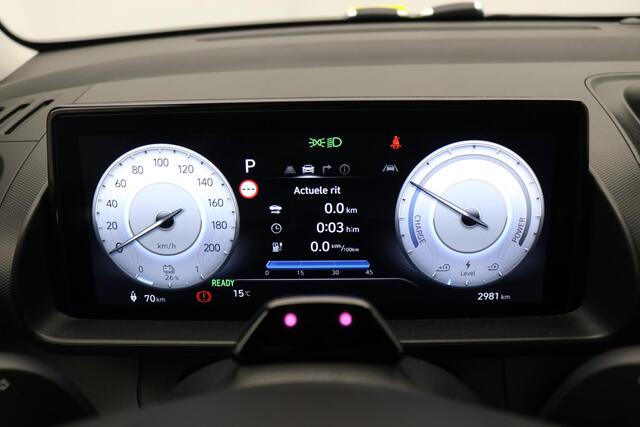 Hyundai INSTER Evolve 49 kWh / 1ste Eigenaar / Navigatie / Adaptieve Cruise Control / NL Auto / Fabrieksgarantie / Keyless Entry / 17" LMV / Dakrails / Historie aanwezig /