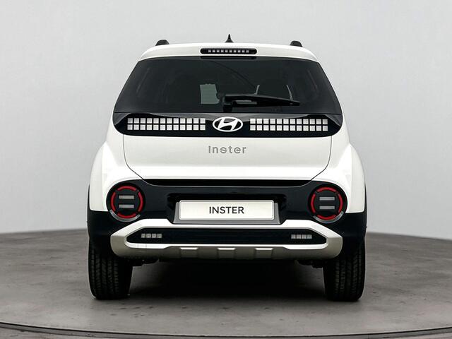 Hyundai INSTER Pulse Advanced 42 kWh | SNEL LEVERBAAR | €2000 INRUILPREMIE | 327KM ACTIERADIUS | PANORAMISCH SCHUIF-/KANTELDAK | STOELVERWARMING | STUURVERWARMING | DAKRAILING |