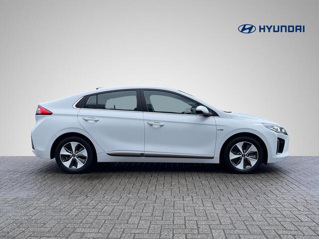 Hyundai IONIQ Premium EV *SUBSIDIE MOGELIJK* | Schuif-/Kanteldak | Leder | Geheugenstoel | Stuur- + Stoelverwarming | Adapt. Cruise Control | Rijklaarprijs!