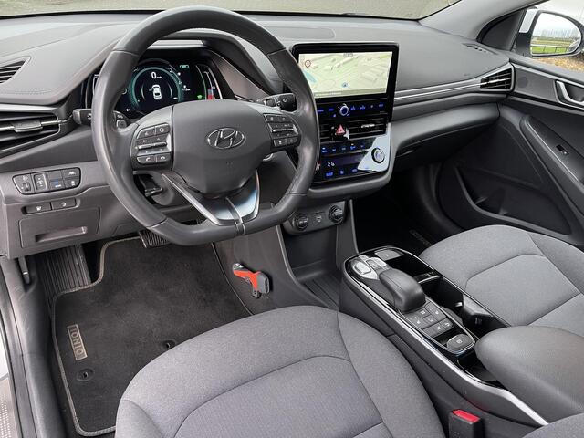Hyundai IONIQ Comfort EV 38 kWh *SUBSIDIE MOGELIJK!* | Navigatie | Camera | Adapt. Cruise Control | Stoelverwarming | Apple Carplay/Android Auto | Rijklaarprijs!