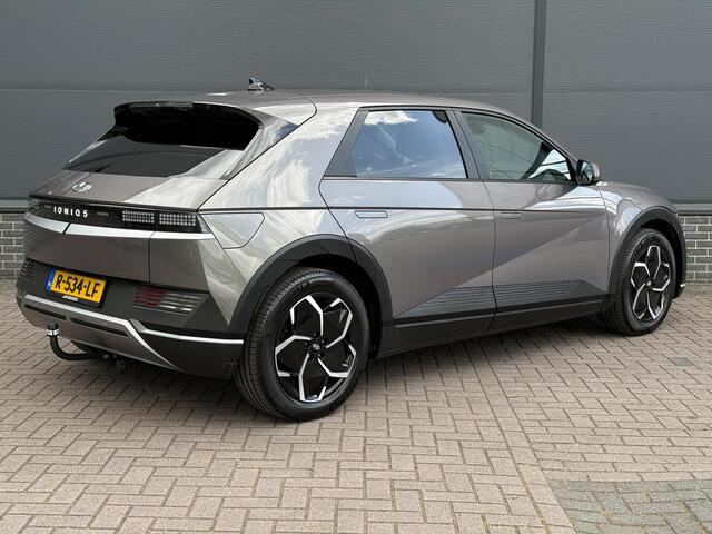 Hyundai IONIQ 5 Connect+ 77.4 kWh / Trekhaak / 1600KG Trekgewicht / Elektrische Stoelen / Stoel+Stuur Verwarming / Elektrische Achterklep / Keyless /