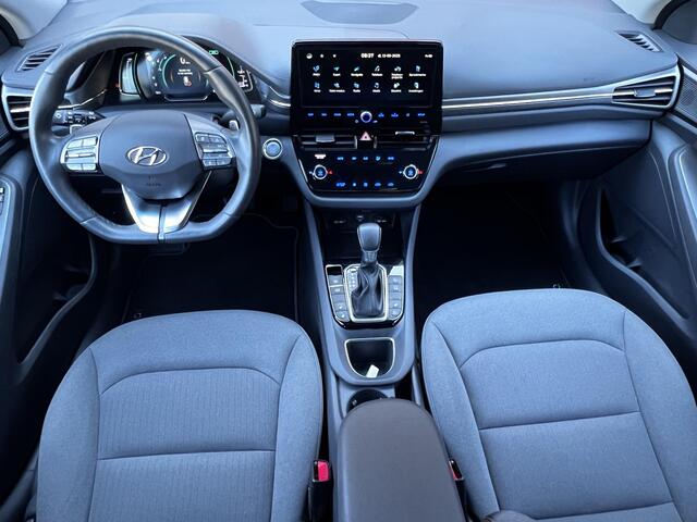 Hyundai IONIQ 1.6 GDi PHEV Comfort Automaat / Dealer onderhouden / Accu SoH 100% / EAER 52 km / Adapt. CC / Stuur- en stoelverwarming / Bluelink navigatie / Apple Carplay Android / Winterwielenset inclusief /