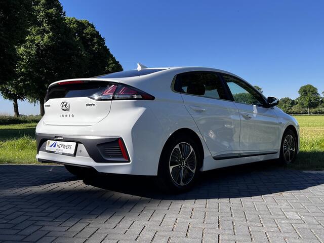 Hyundai IONIQ 1.6 GDi PHEV Comfort Automaat / Dealer onderhouden / Accu SoH 100% / EAER 52 km / Adapt. CC / Stuur- en stoelverwarming / Bluelink navigatie / Apple Carplay Android / Winterwielenset inclusief /