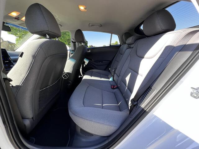 Hyundai IONIQ 1.6 GDi PHEV Comfort Automaat / Dealer onderhouden / Accu SoH 100% / EAER 52 km / Adapt. CC / Stuur- en stoelverwarming / Bluelink navigatie / Apple Carplay Android / Winterwielenset inclusief /