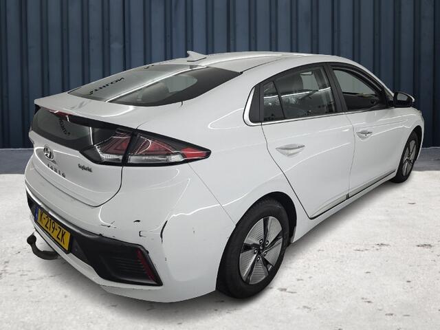 Hyundai IONIQ 1.6 GDi Premium Sky (105 PK) 1e-Eig. & Keurig-Onderh. BOVAG-Garantie. NL-Auto. Half-Leer, Trekhaak, Panoramadak, Navigatie/Apple-Carplay/Android-Auto, Cruisecontrol, Parkeersensoren-V+A, Keyless-Entry/Start, Achteruitrij Stuurverwarming, Stoelverwarming-V