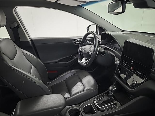 Hyundai IONIQ 1.6 GDi Premium Sky (105 PK) 1e-Eig. & Keurig-Onderh. BOVAG-Garantie. NL-Auto. Half-Leer, Trekhaak, Panoramadak, Navigatie/Apple-Carplay/Android-Auto, Cruisecontrol, Parkeersensoren-V+A, Keyless-Entry/Start, Achteruitrij Stuurverwarming, Stoelverwarming-V