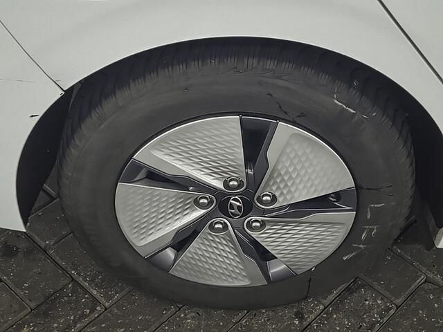 Hyundai IONIQ 1.6 GDi Premium Sky (105 PK) 1e-Eig. & Keurig-Onderh. BOVAG-Garantie. NL-Auto. Half-Leer, Trekhaak, Panoramadak, Navigatie/Apple-Carplay/Android-Auto, Cruisecontrol, Parkeersensoren-V+A, Keyless-Entry/Start, Achteruitrij Stuurverwarming, Stoelverwarming-V