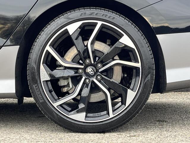 Hyundai IONIQ 6 Connect 77.4 kWh | Ultrasnel - snellaadtechnologie | Warmtepomp | 20''Bi-color lmv |