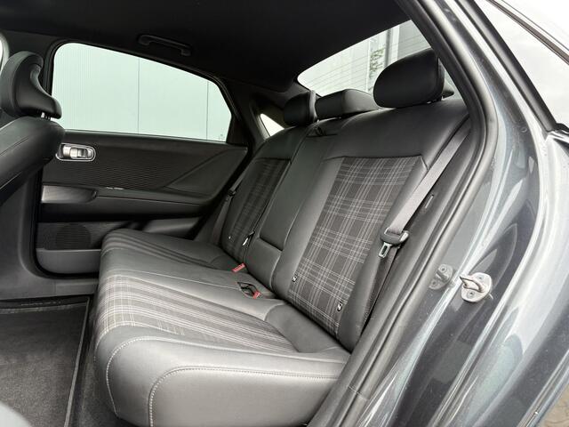 Hyundai IONIQ 6 First Edition AWD 77.4 kWh Schuifkanteldak / Lederen bekleding / Airco / Stoel verwarming - verkoeling / Stuurverwarming /