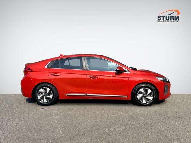 Hyundai IONIQ 1.6 GDi Premium | Schuif-/Kanteldak | Navigatie | Camera | Leder | Stuur- + Stoelverwarming | Geheugenstoel | Apple Carplay/Android Auto | Rijklaarprijs!