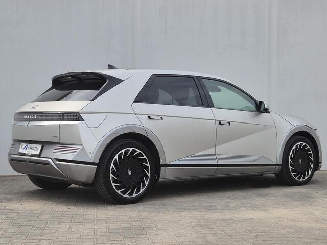 Hyundai IONIQ 5 Lounge AWD 73 kWh Automaat / SOH 100% / Panoramadak / Elektrische achterklep / Trekgewicht 1600 kg / Stuur-, Stoel en Achterbankverwarming / Rondomzicht camera / Warmtepomp / Bose Audio Systeem /