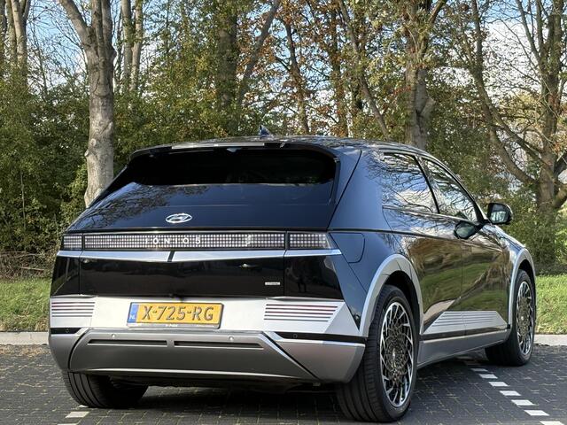 Hyundai IONIQ 5 Lounge AWD 77.4 kWh | Panoramadak | Lederen bekleding & memory functie | Warmtepomp & V2L | Geïntegreerde navigatie | Apple Carplay & Android Auto | Adaptieve Cruisecontrol | Camera | Warmtepomp | Stoel & stuur verwarming | Premium audio BOSE |