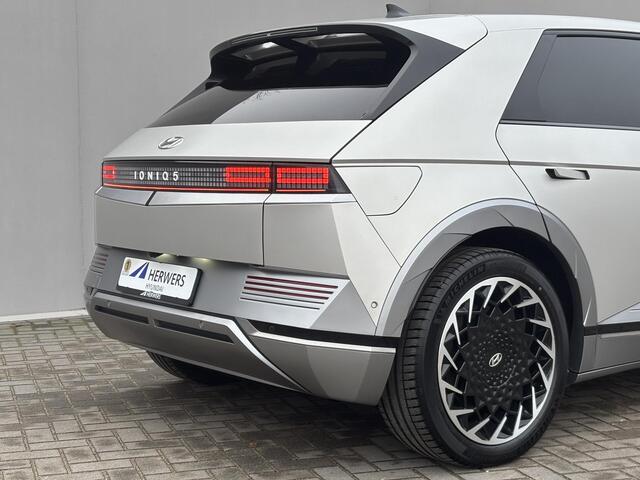 Hyundai IONIQ 5 Lounge 73kWh Automaat / Accu SOH 100% / Fabrieksgarantie tot 9-2026 / Dealer onderhouden / WLTP 451 km / 1.600 kg Trekgewicht / Elektrische klep en stoelen / Stuur-, stoel- en achterbankverwarming /