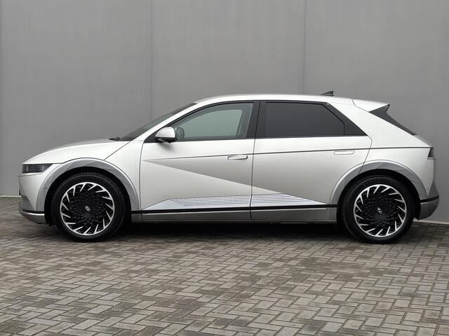 Hyundai IONIQ 5 Lounge 73kWh Automaat / Accu SOH 100% / Fabrieksgarantie tot 9-2026 / Dealer onderhouden / WLTP 451 km / 1.600 kg Trekgewicht / Elektrische klep en stoelen / Stuur-, stoel- en achterbankverwarming /